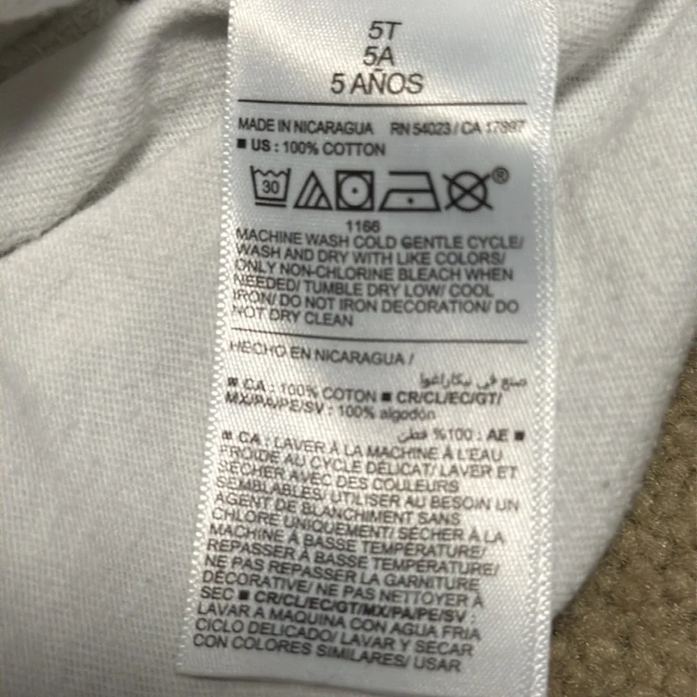 Old Navy Girls’ short-sleeve shirt in size 5T.